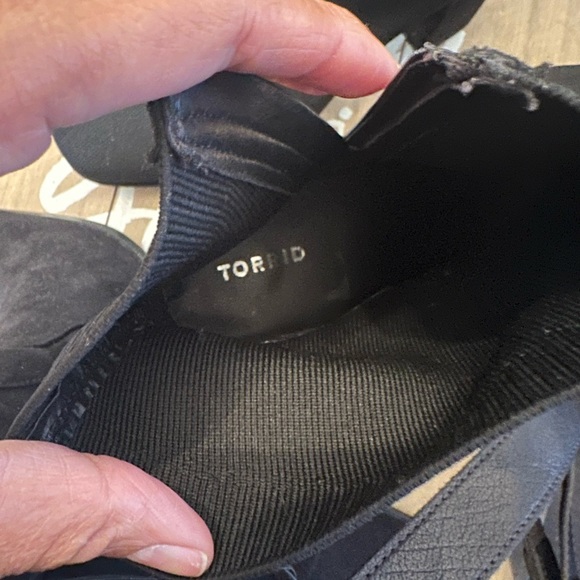 Knit Platform Boots - Picture 3 of 8